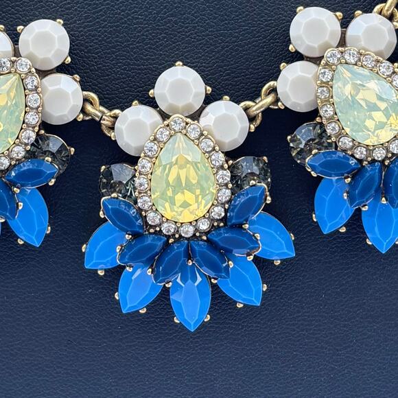 J. CREW Statement Necklace! Blue, Cream & Iridescent Floral Collar Necklace - Picture 3 of 5